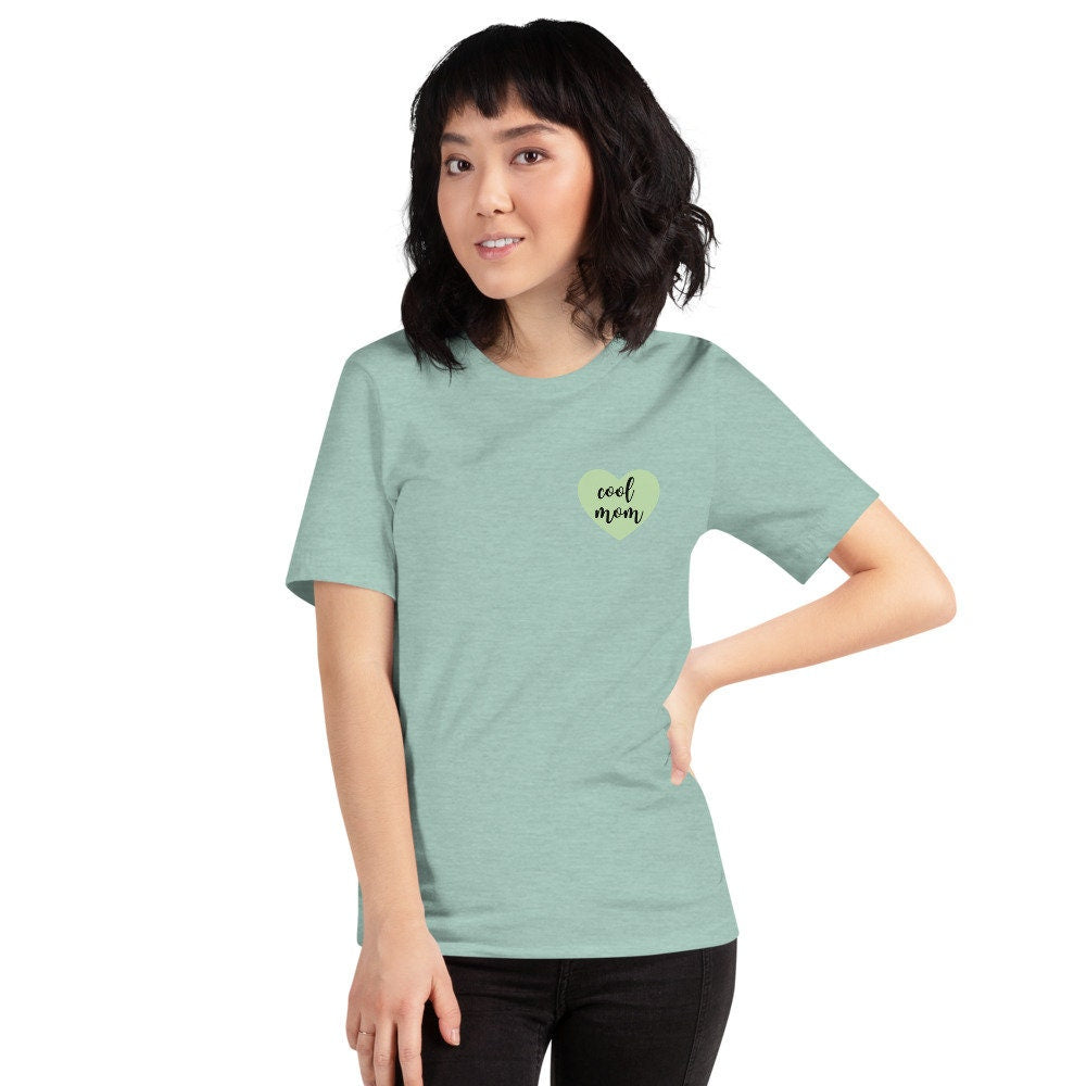 Cool mom green heart Short-Sleeve Unisex T-Shirt, gift for her, mothers day