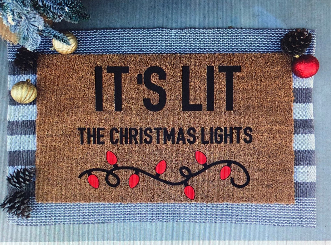 its lit the christmas lights doormat