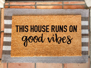 This house runs on good vibes doormat