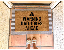 Load image into Gallery viewer, Waring dad jokes ahead doormat, summer doormat, funny doormat, fathers day doormat, fathers day gift, gift for him, dad doormat
